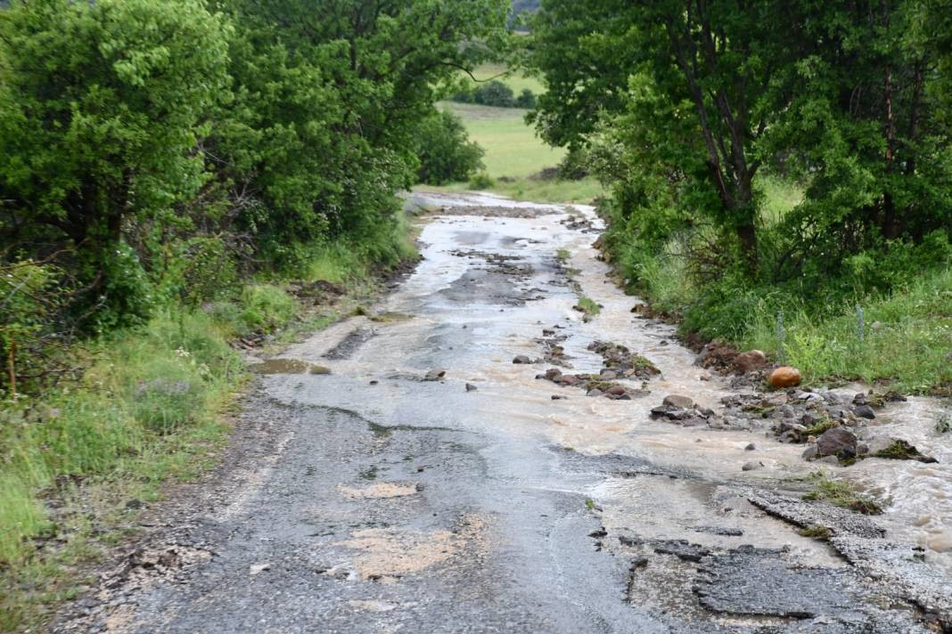 Giresun'u sağanak vurdu: Cadde, köy yolları ve tarım arazileri hasar gördü - Resim: 6